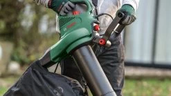 Bosch UniversalGardenTidy 3000 Bladblazer - Op Snoer - 3000 W -Tuingereedschap 1200x675 5