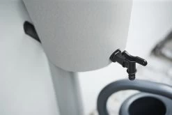 Elho Green Basics Rain Catcher 33 - Regenton Voor Balkonbuiten - Ø 33.5 X H 73.5 Cm - Grijs/Living Concrete -Tuingereedschap 1200x800 351