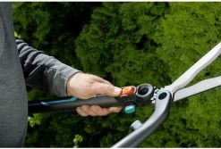 GARDENA - 2 In 1 EnergyCut Heggenschaar - 2.5x Meer Kracht - Totale Lengte 60 Cm 17 GARDENA - 2 In 1 EnergyCut Heggenschaar - 2.5x Meer Kracht - Totale Lengte 60 Cm -Tuingereedschap 1200x813