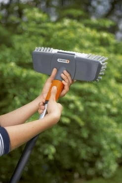 GARDENA Cleansystem Comfort Schrobber - Reinigen Van Paden - Terras - Oprit -Tuingereedschap 799x1200 62